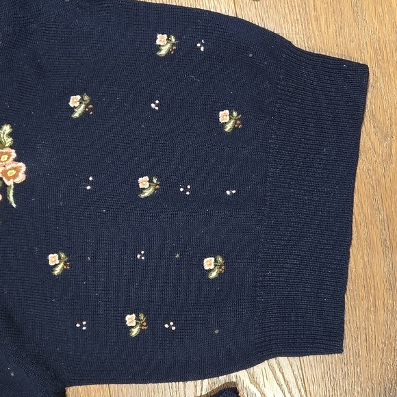 VINTAGE HERMAN GEIST WOOL BLEND HAND EMBROIDERED SWEATER.   #6653 - Picture 5 of 9